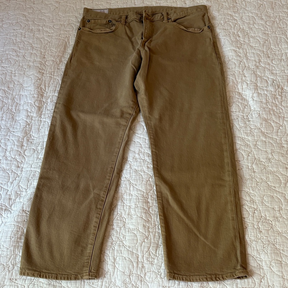 GAP Men's Khaki Chinos/denim feel. Excellent condition was 34 relaxed fit